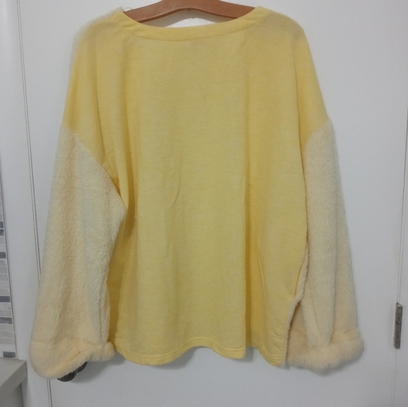 Umgee Oversized Fluffy Cozy Long sleeve Vibrant Yellow Sweater Fleece back NEW - Picture 9 of 12
